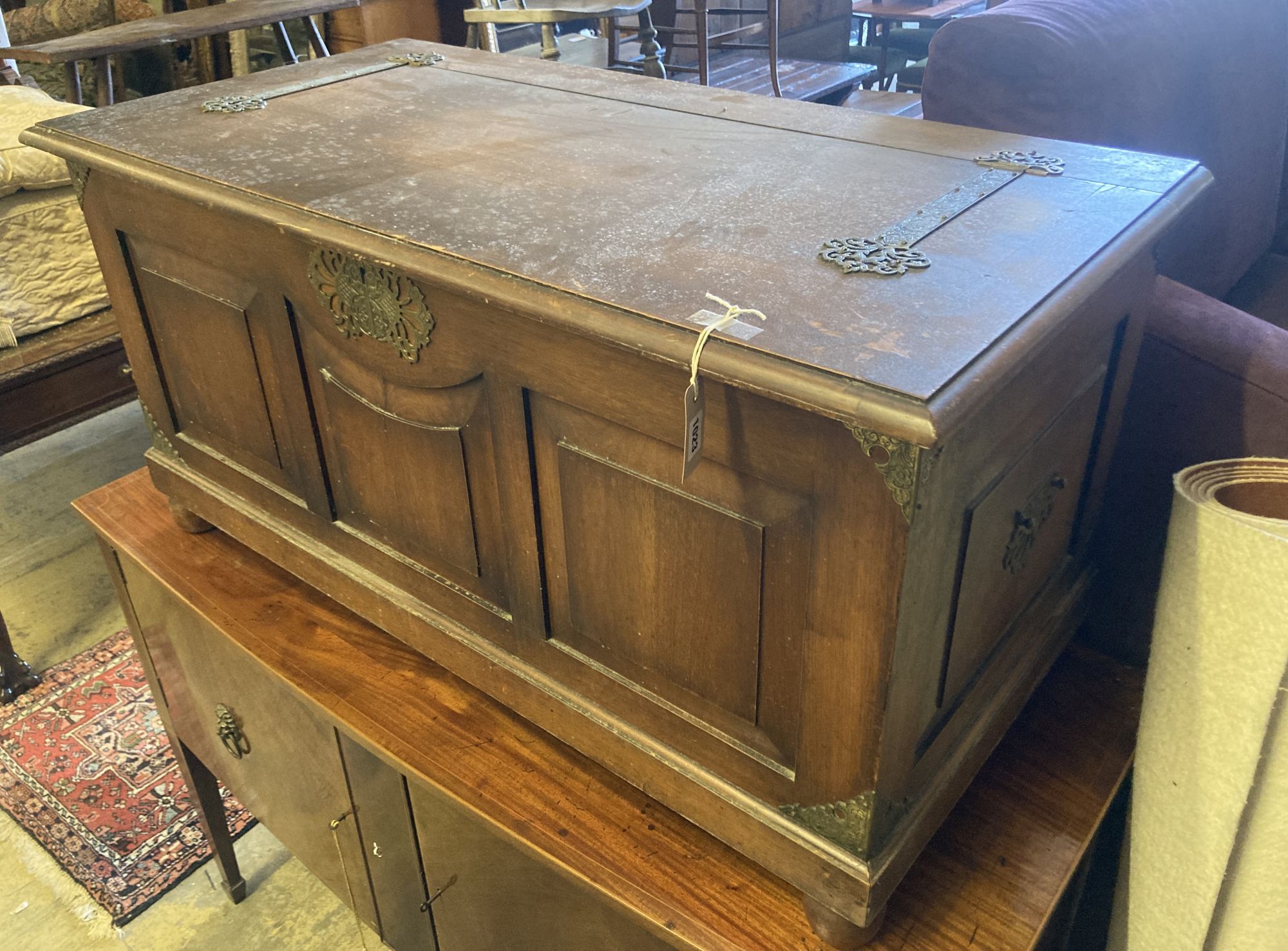 An 18th century style coffer, length 112cm, depth 56cm, height 57cm